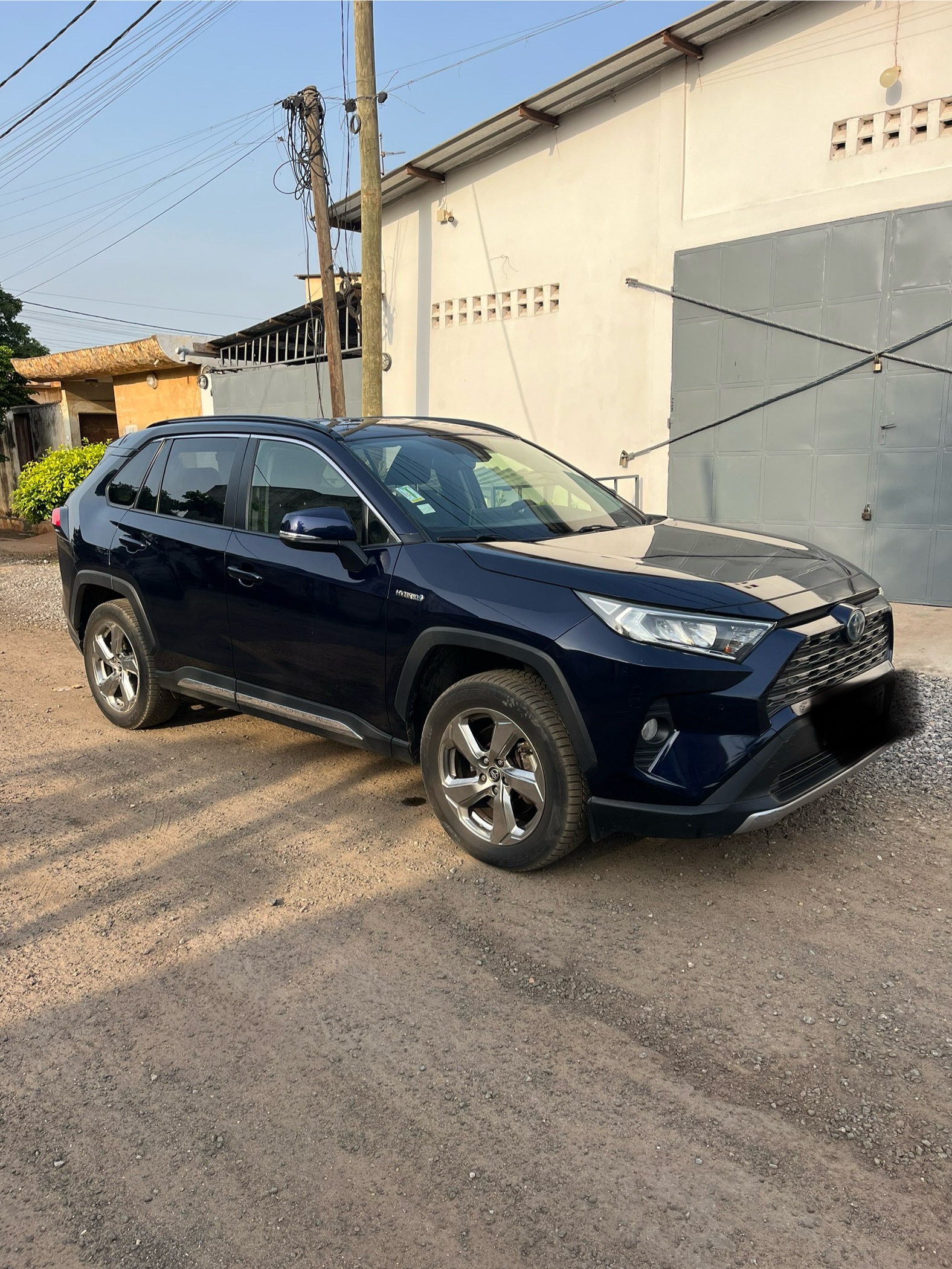TOYOTA RAV4 2023 — location de voiture Lomé, Togo