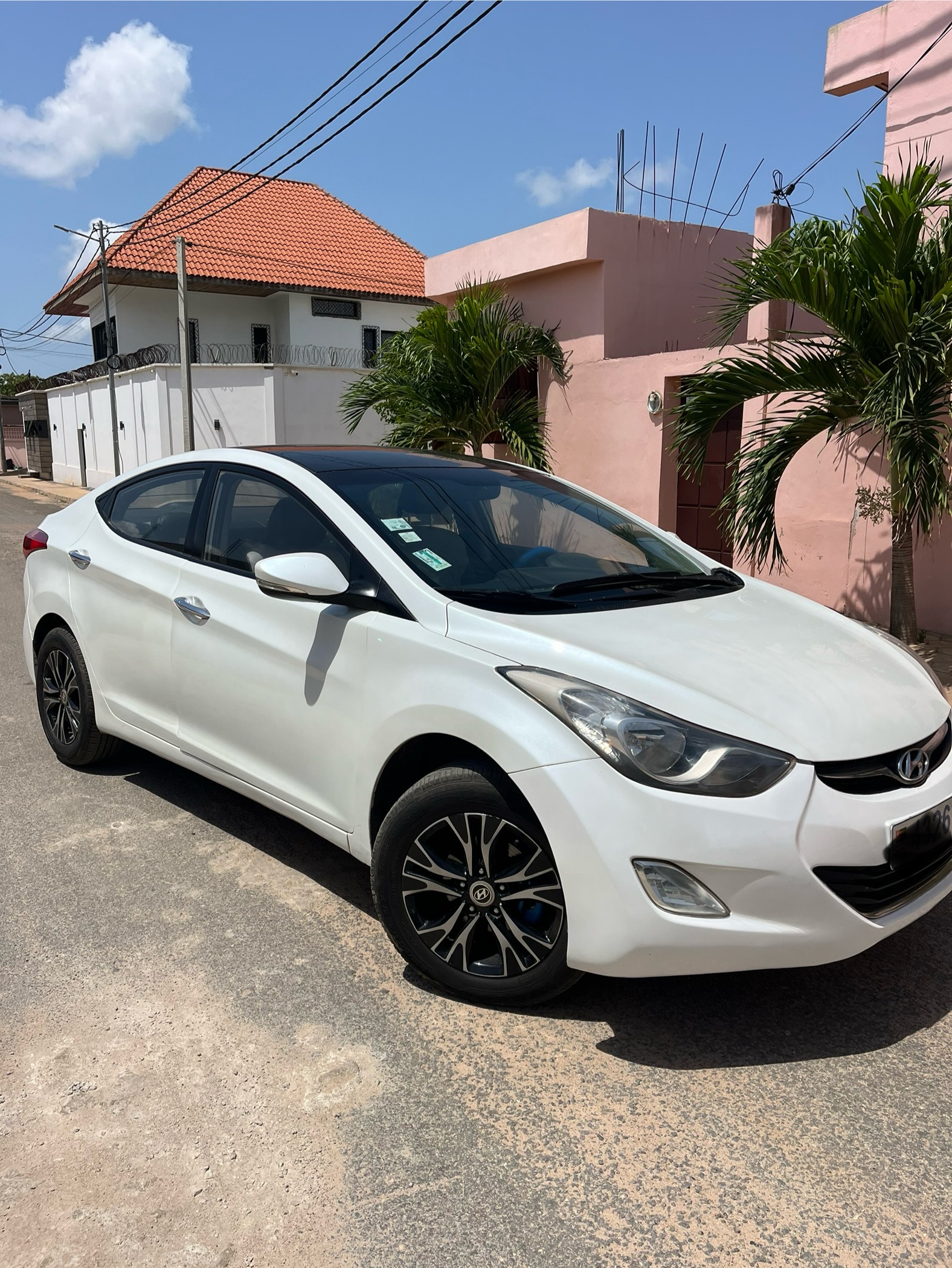 ELANTRA 2013 — location de voiture Lomé, Togo
