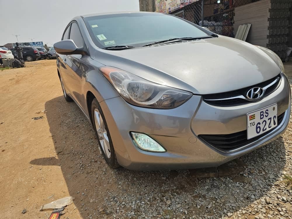 ELANTRA 2012 — location de voiture Lomé, Togo