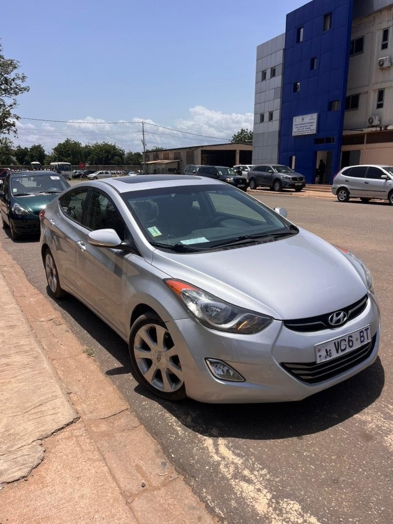 ELANTRA 2012 — location de voiture Lomé, Togo