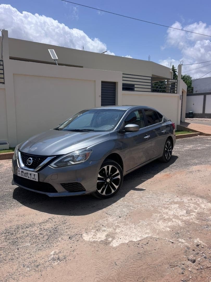 Nissan Sentra 2020 — location de voiture Lomé, Togo
