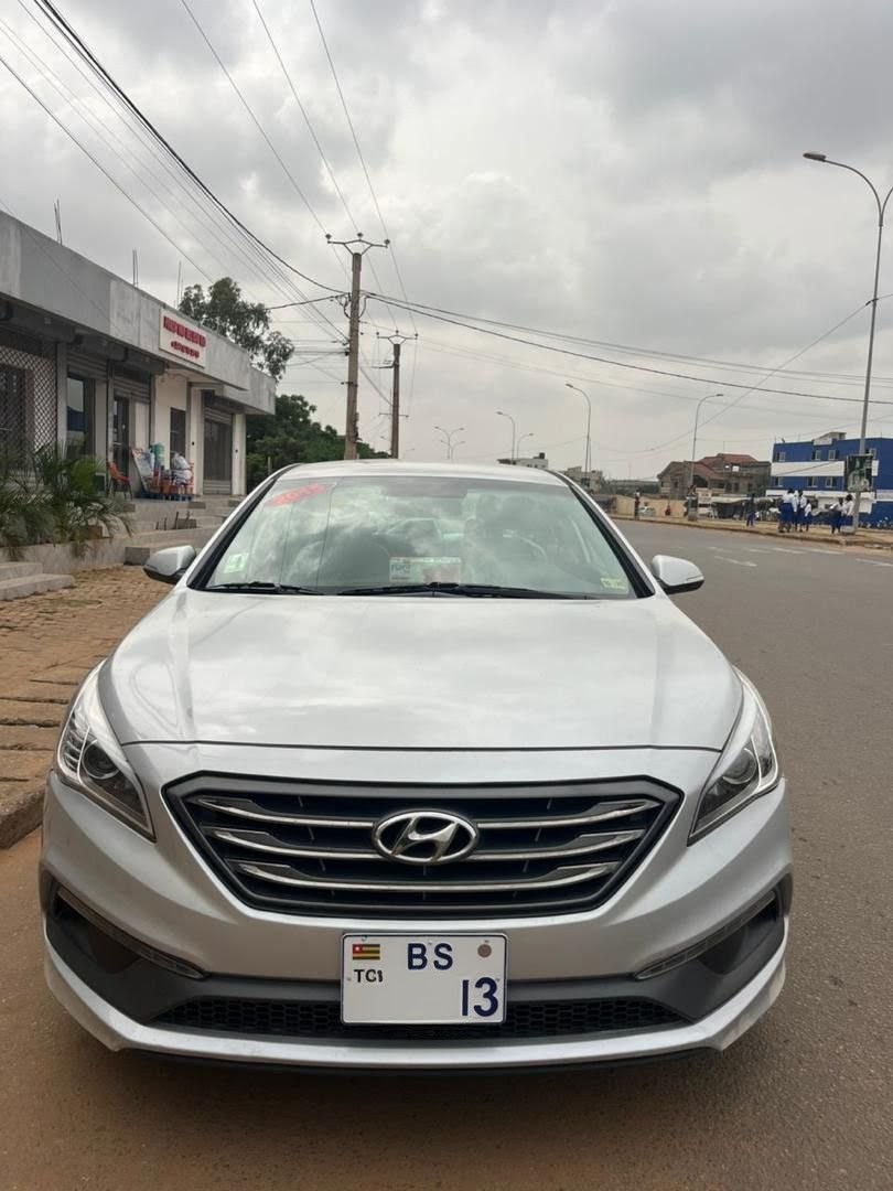 HYUNDAI SONATA — location de voiture Lomé, Togo
